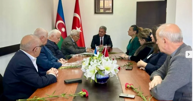 Gəncə ağsaqqalları Türkiyənin Baş Konsulluğuna gəliblər