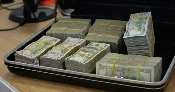 Мужчина восстановил старую флешку и получил доступ к $4 млн ВИДЕО