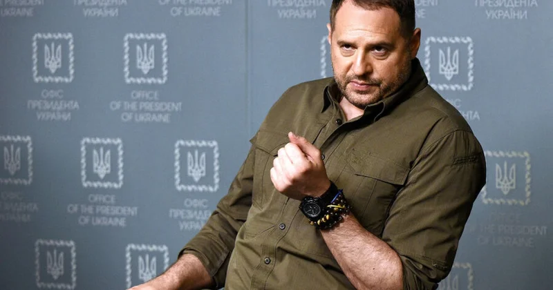 Yüksək vəzifəsindən istefa verib, cəbhəyə getdi