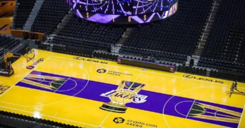 "Лейкерс" откажутся от яркого паркета на матче Кубка НБА