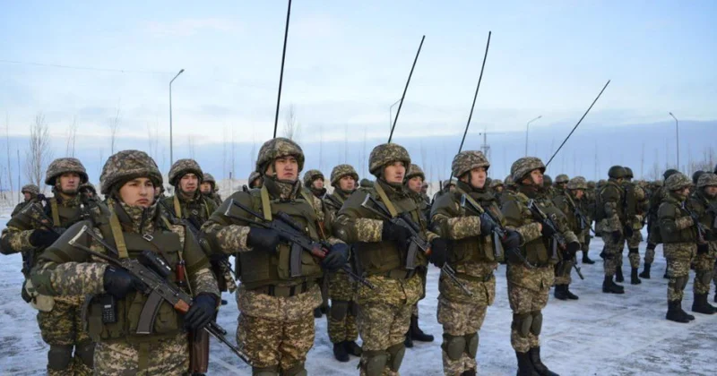 Казахстан переводит свои войска в высшую степень боевой готовности ФОТО