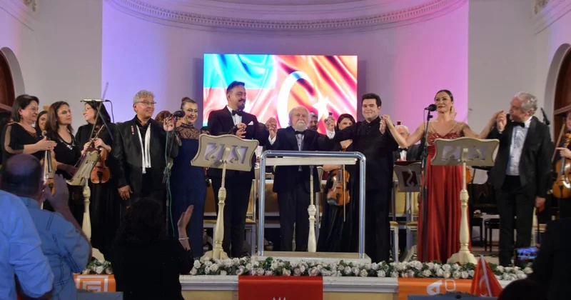 Filarmoniyada “Bir Millət, İki Dövlət” adlı möhtəşəm konsert proqramı baş tutub. FOTO