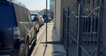 Безопасность под угрозой: эксперт бьет тревогу в связи с состоянием тротуаров на проспекте в Баку