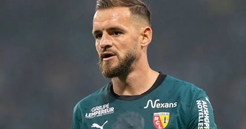 Fransalı futbolçunun məşq zamanı ayağı sınıb