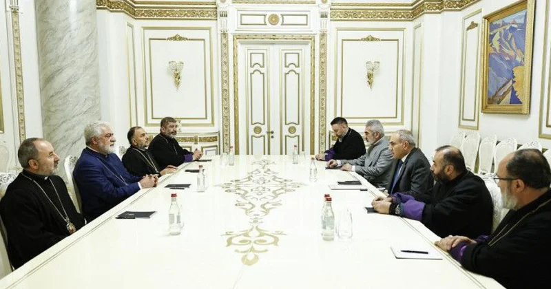 Армянские епископы потребовали отставки Гарегина II