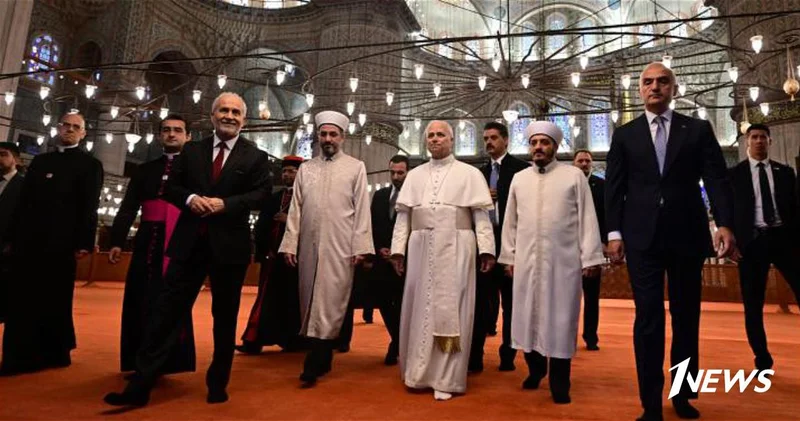 Папа Римский Лев XIV посетил мечеть Султанахмет в Стамбуле ФОТО ВИДЕО