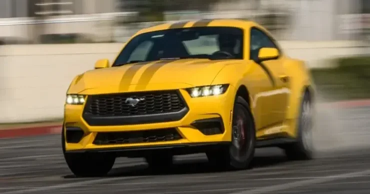 Bayraq Meydanı nda Mustang la avtoş luq edən biznesmen HƏBS OLUNDU