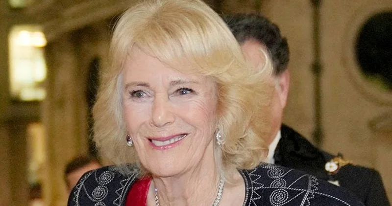 Britaniya kraliçası Ukraynada müharibənin başa çatması üçün tiraniyaya qarşı durmağa çağırdı