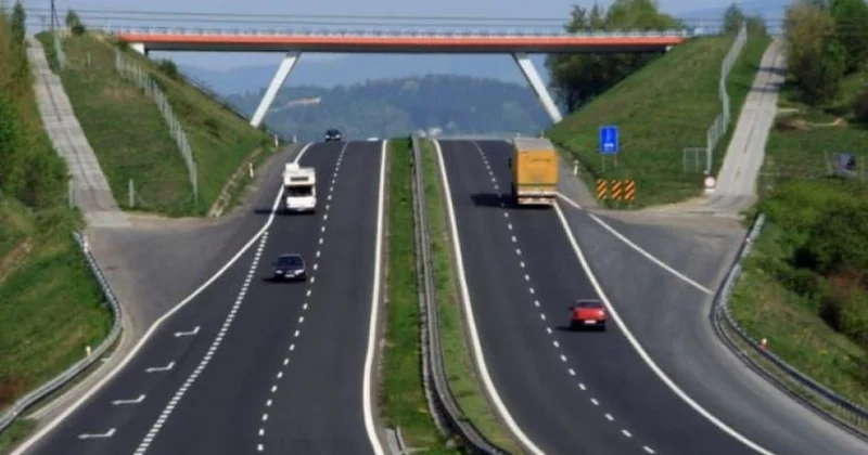 Yol Polisi İdarəsi yollardakı vəziyyətlə bağlı müraciət etdi