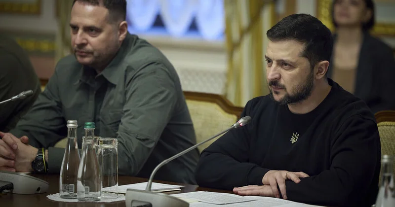 Zelenski orduya ayrılan pulları oğurlayıb?