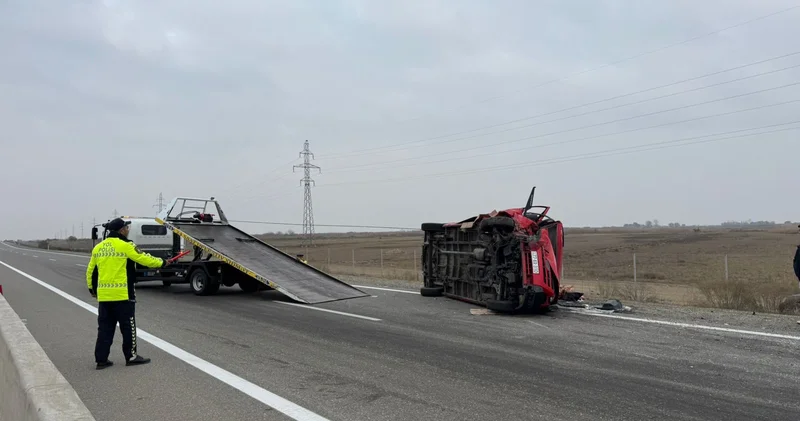 Salyanda mikroavtobus aşdı Fotolar