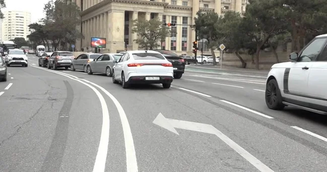 Yeni çəkilən zolaq sürücülərdə çaşqınlıq yaradır