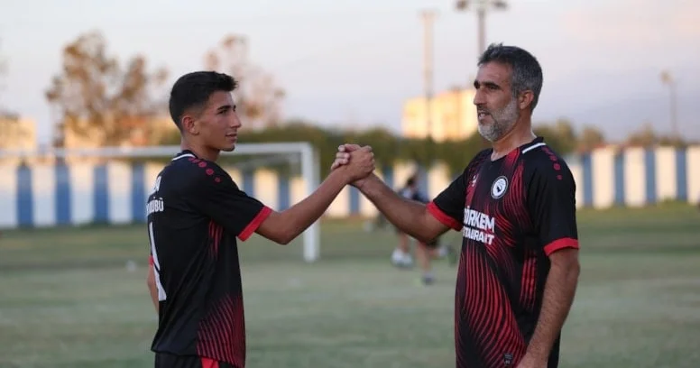 ​Ata oğul eyni komandada oynayır