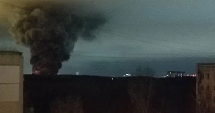 Крупный пожар в Нижнем Новгороде: 2000 квадратных метров охвачены огнем