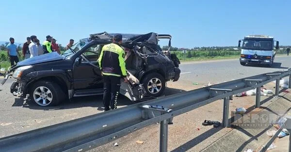 Bakıda “Prado” qəzaya uğradı: ölən var