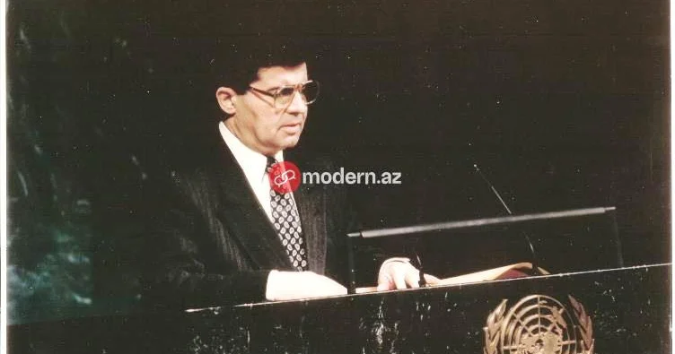 Bir şəklin tarixçəsi Azərbaycanın BMT yə üzv qəbul olunduğu an Tribunadakı NAZİR