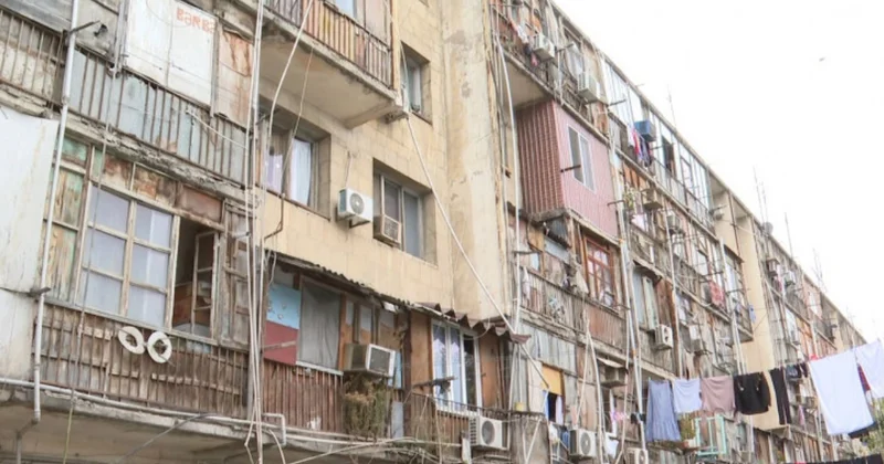 300 nəfərin yaşadığı yataqxana qəzalı vəziyyətdə: Sakinlərdən şikayət VİDEO