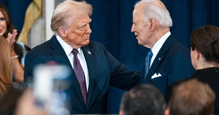 Трамп аннулирует документы, подписанные Байденом с помощью автопера