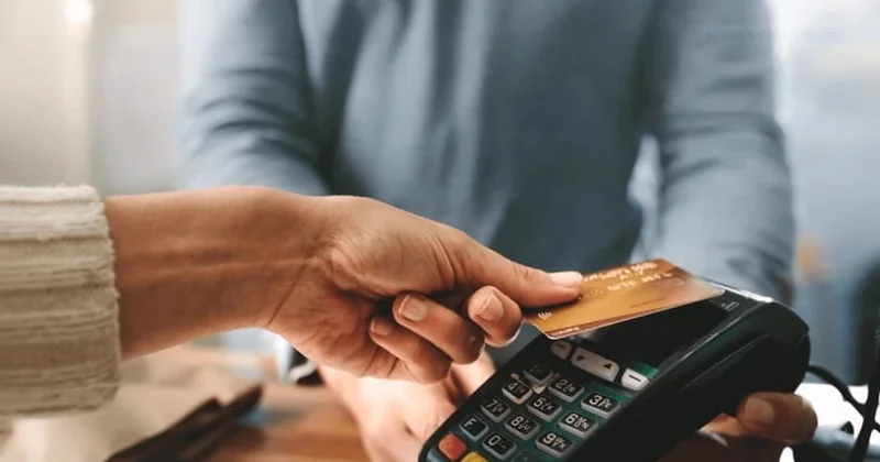 Azərbaycanda oktyabrda nağdsız ödənişlərin 88 % i elektron ticarətin payına düşüb