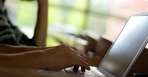 Kompüter qarşısında uzun müddət oturmağın zərərləri