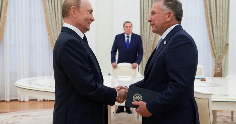 “Tramp Krım və Donbası Rusiyanın bir hissəsi kimi tanımaq istəyir“ “The Telegraph“