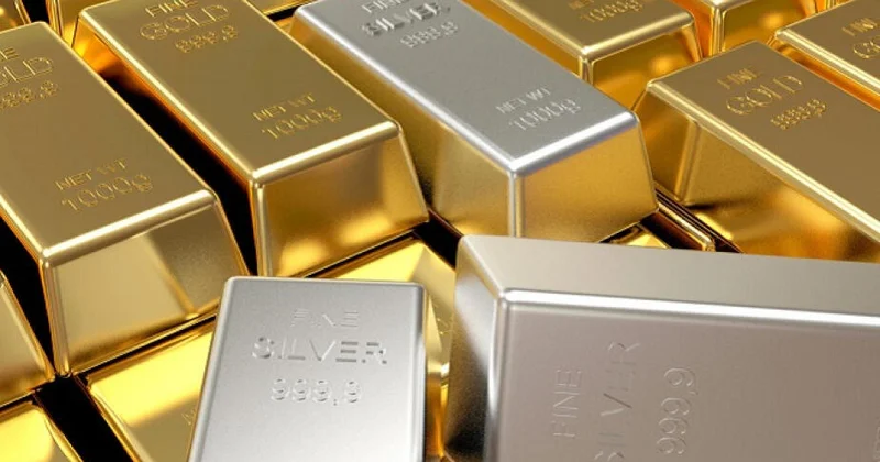 Золото и серебро поднялись в цене