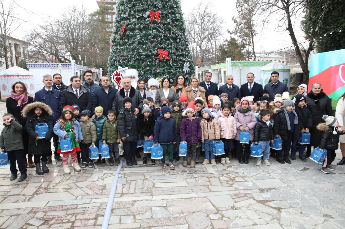 AHİK tərəfindən uşaqlara bayram hədiyyələri verildi FOTOLAR