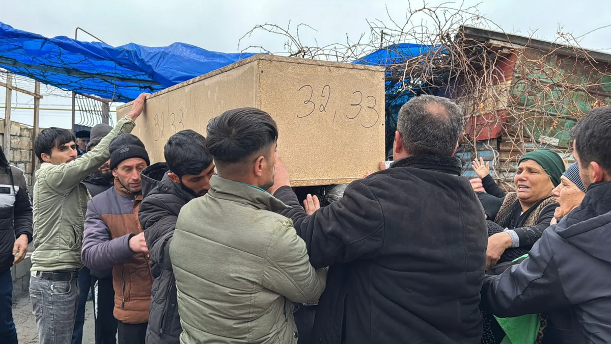 Hacı Zeynalabdin qəsəbəsinin təyyarə qəzasında həlak olan sakinləri dəfn olunub FOTO