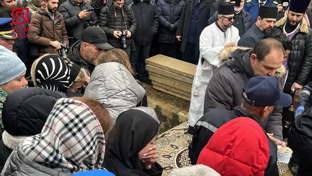 Qəzada həyatını itirən pilot Aleksandr Kalyaninovun dəfn mərasimi FOTO