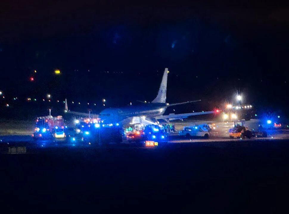 Пассажирский самолет совершил экстренную посадку в Норвегии ФОТО ВИДЕО