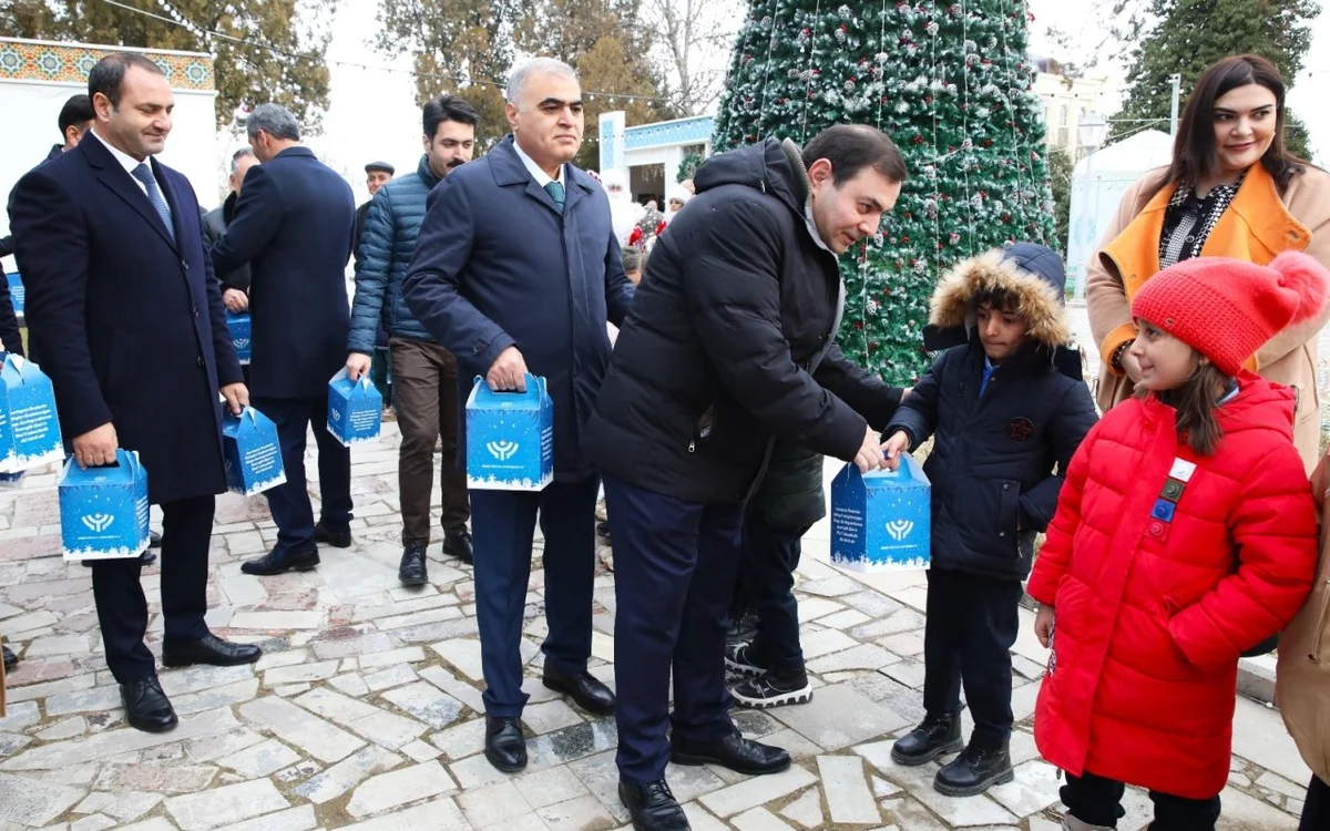 AHİK Yeni il ərəfəsində balacaları sevindirdi FOTOLAR