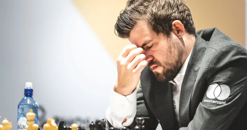 Maqnus Karlsen Blits üzrə dünya çempionatında əsəbiləşərək rəqibini qorxudub VİDEO