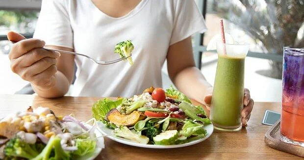 Раскрыта неочевидная опасность для зубов интервального голодания