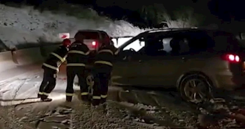 Şuşada bir qrup vətəndaş buzlu yolda köməksiz qaldı Video