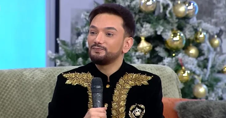 Bu, mənə görə iki arvad saxlamaq kimi bir şeydir