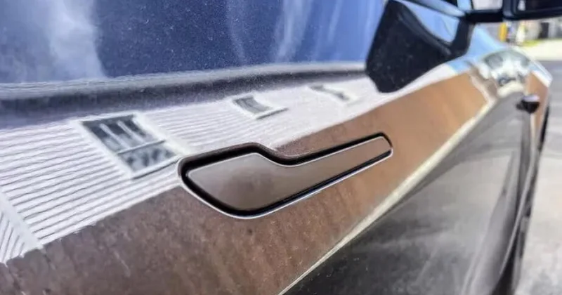 В Китае запретят электромобили с выдвижными дверными ручками