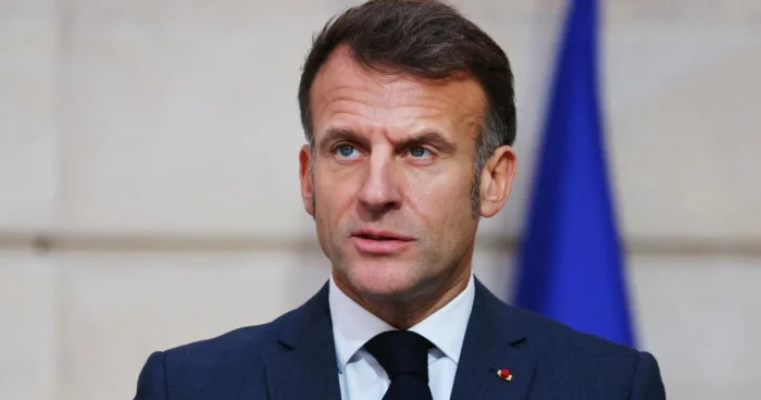 Makron indi də “qətiyyətlilər koalisiyası” toplayır