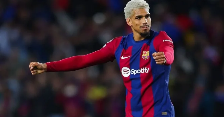 Psixoloji problemlərə görə fasilə verən futbolçu geri döndü