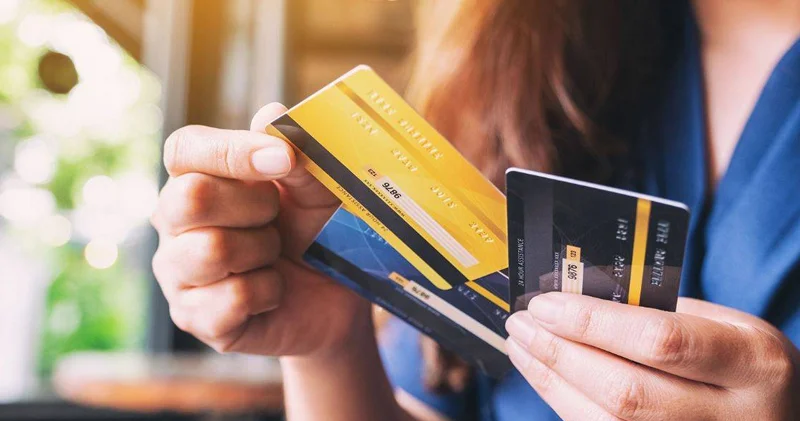 Azərbaycanda kredit kartları azalır: Müsbət trend, yoxsa risk?