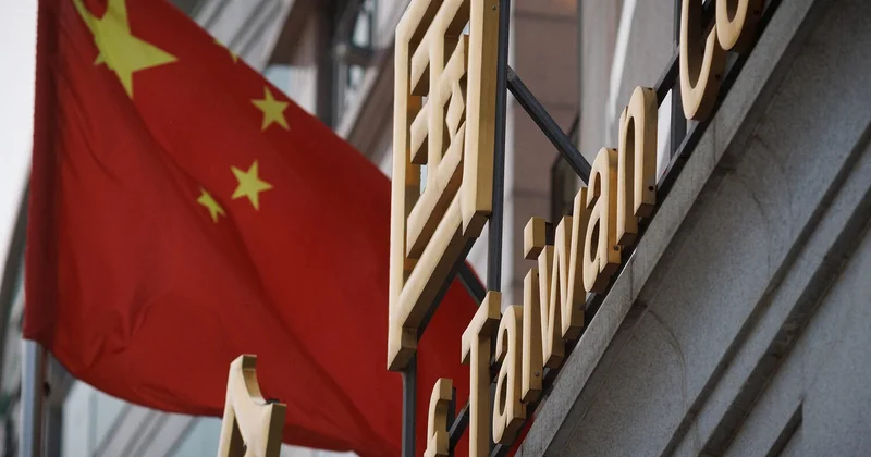 Китайские военные назвали учения у Тайваня предупреждением сепаратистам