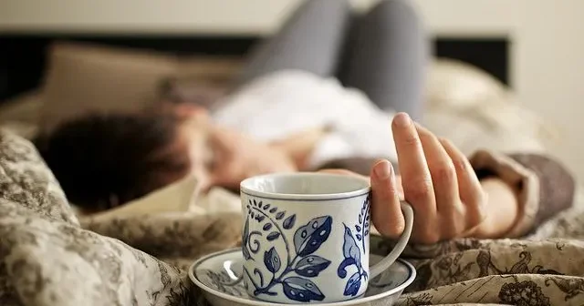 Səhər oyanan kimi kofe içmək olar?