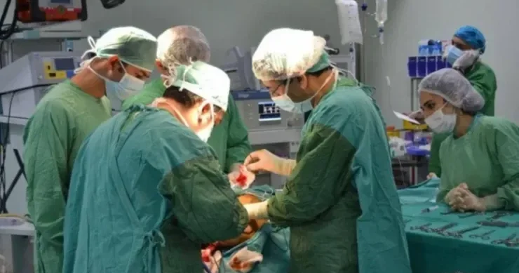 Əməkdar artistin bədəni çürüyür Plastik əməliyyat FACİƏSİ