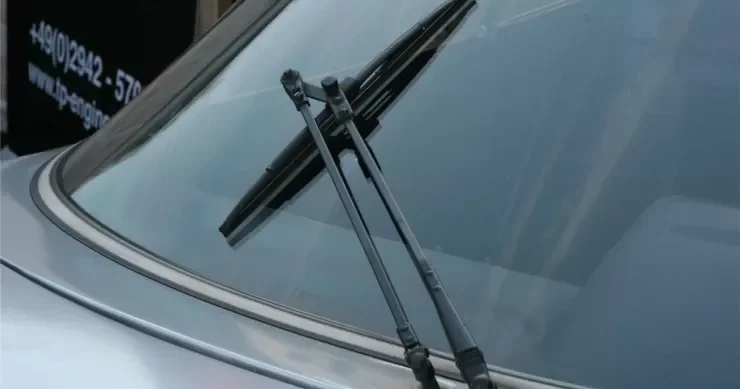 Şüşə silənləri nə qədər tez dəyişdirilməlisiniz?