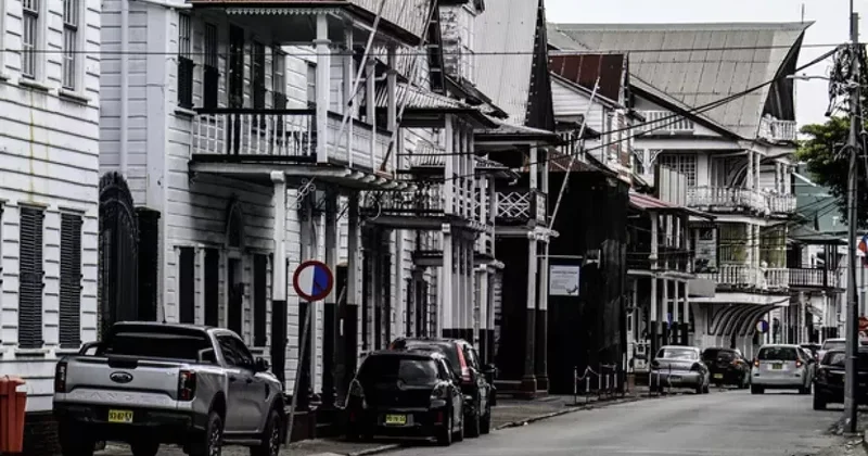 В Суринаме психически больной мужчина убил своих детей и соседей