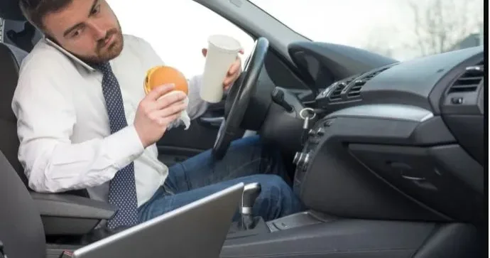 Tıxacda vaxt itirən insanlar işdən 1 saat tez çıxacaqlar? Deputatdan AÇIQLAMA