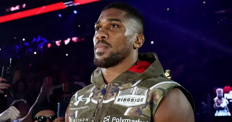 Бывший чемпион мира по боксу попал в автокатастрофу