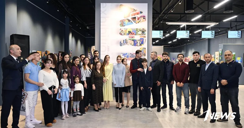 Арзу и Алена Алиевы посетили выставку 10 лет жизни в красках ФОТО