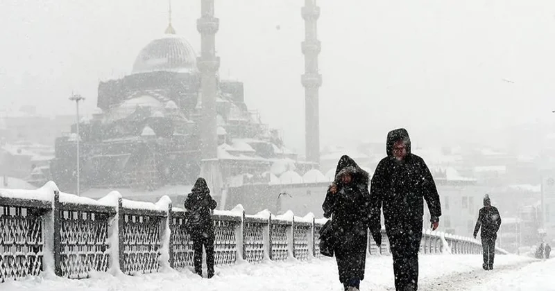 Türkiyədə yağan qar 17 vilayətdə dərslərin ləğv olunmasına səbəb olub