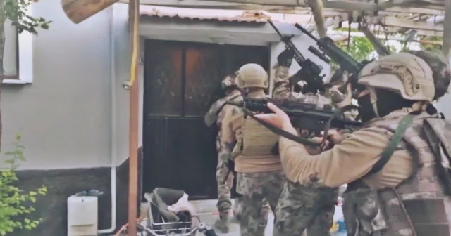 Türkiyədə İŞİD üzvləri əməliyyatçılarla atışmaya girdi 7 polis yaralanıb, ərazi blokada ya alınıb