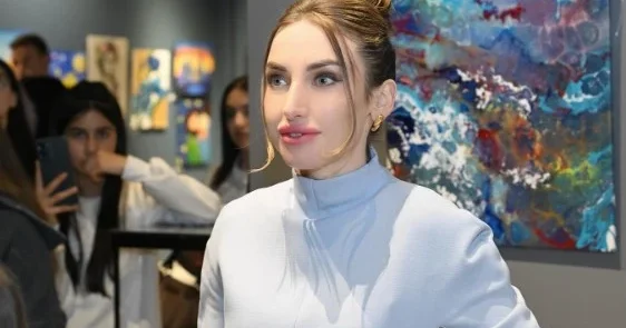 Алёна Алиева поделилась публикацией, посвященной выставке 10 лет жизни в красках